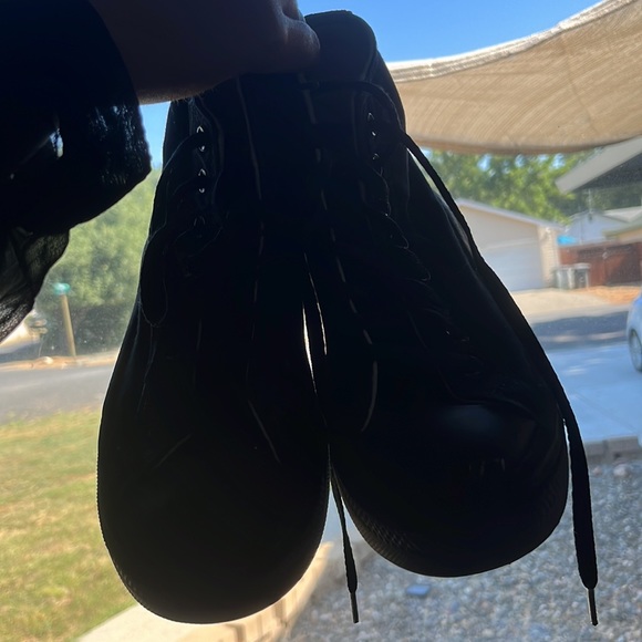 Black Platform Hightop Converse - Picture 2 of 3